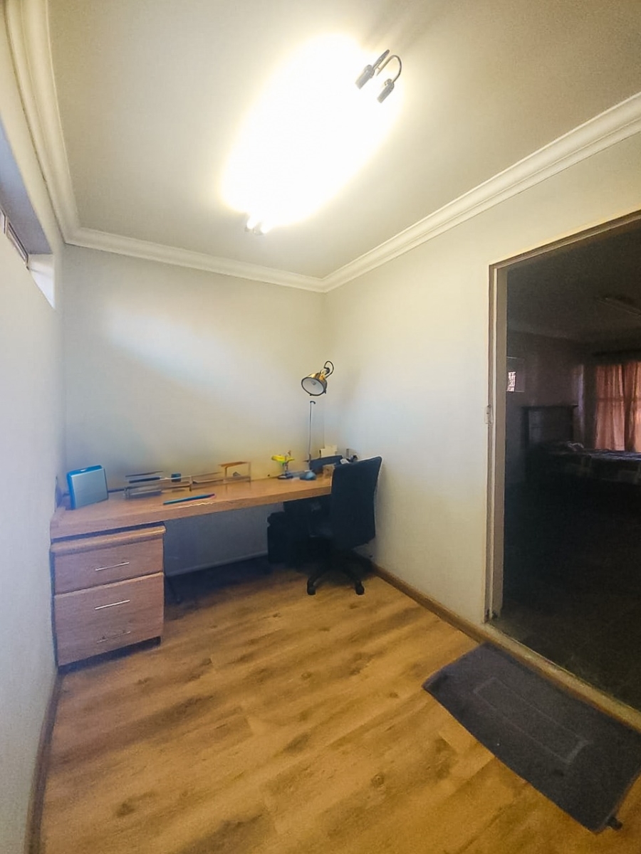 6 Bedroom Property for Sale in Baillie Park North West